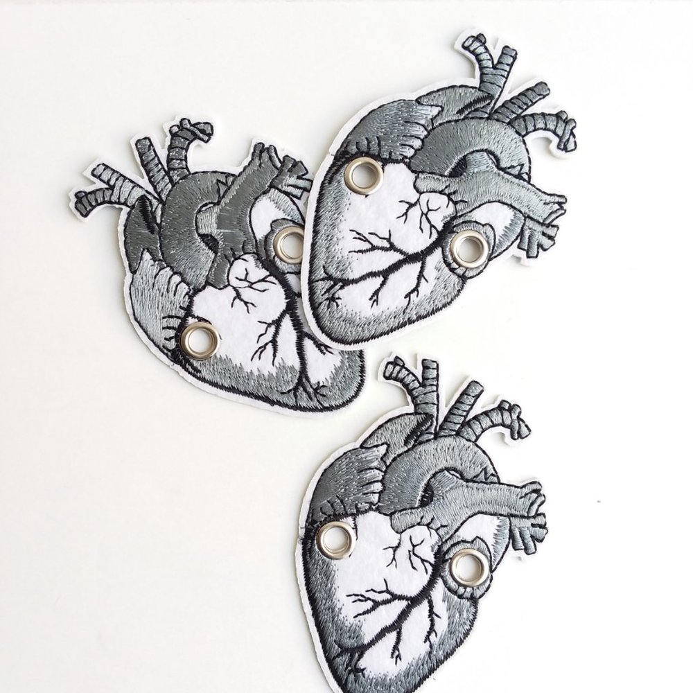 Gothic shoe charm   heart roller skates shoelace lock patch charm - Picture 7 of 9